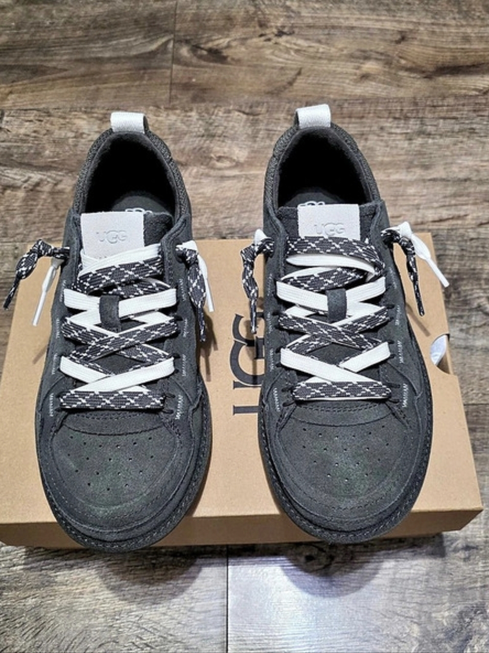UGG Lowmel Sneaker Black & White Sneakers Women Size 8